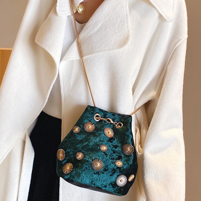 Túi xách chất liệu vải nhung thời trang sang trọng cho nữ