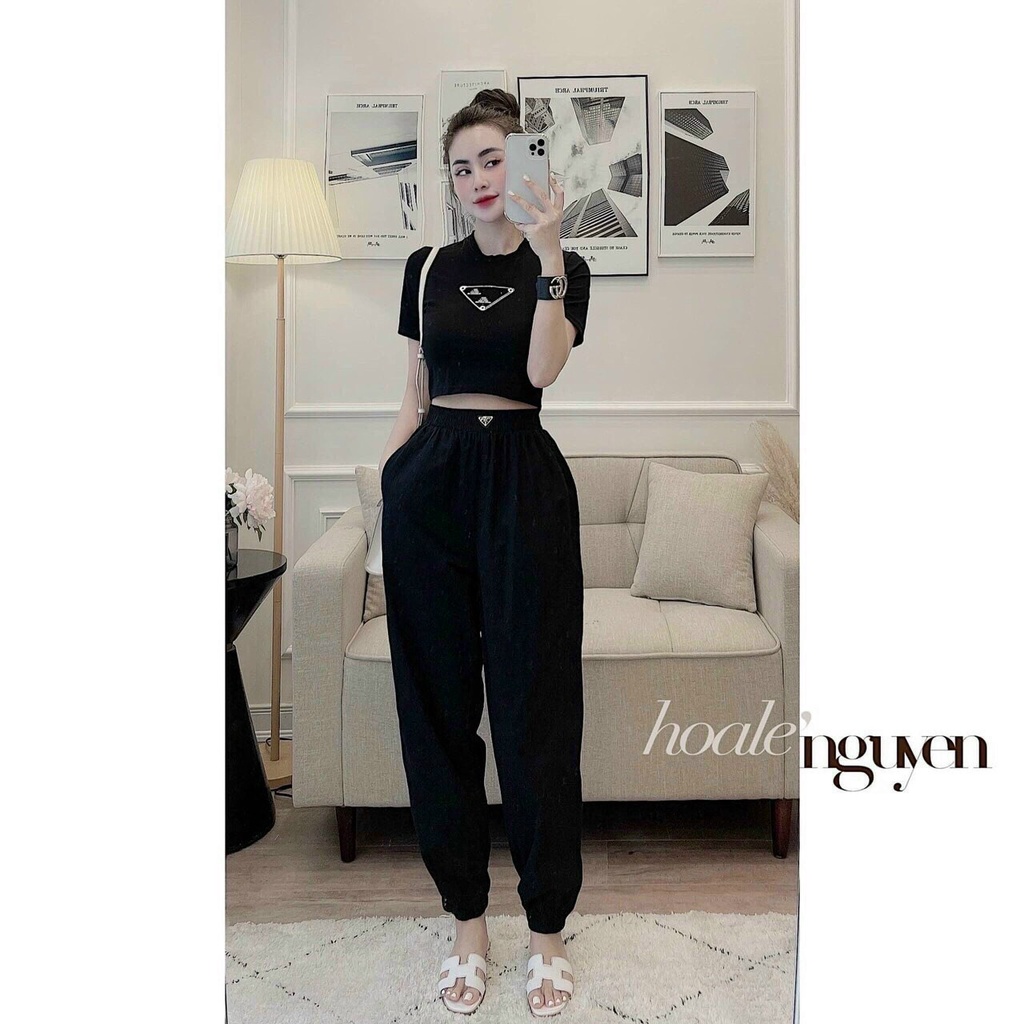 Set bộ áo croptop in tam giác kèm quần jogger trẻ trung năng động