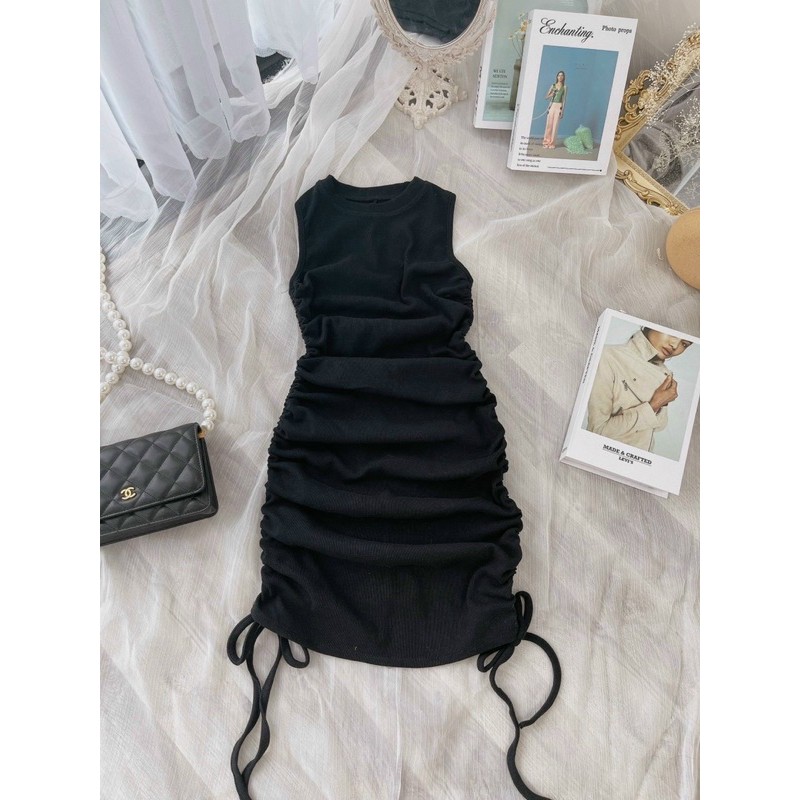 đầm sát nách rút dây đen