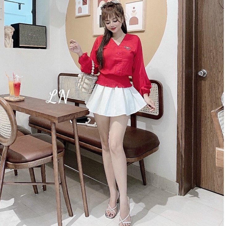 Áo sơ mi lụa công sở cổ V, bo eo cài mác đá