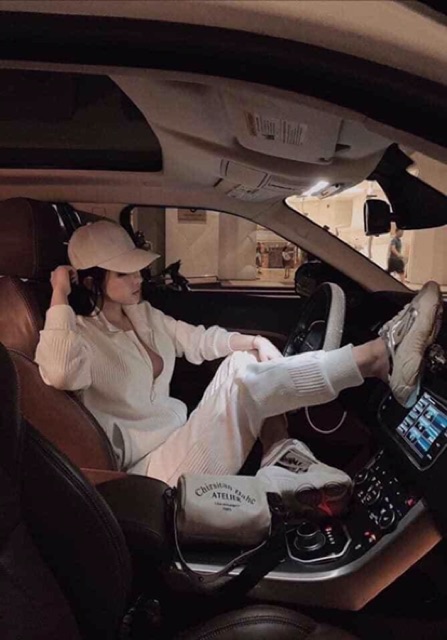 Sục thể thao bạc