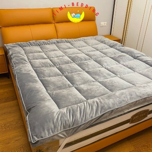 Topper nỉ nhung dày dặn, êm ái bọc đệm vào mùa đông ấm áp  - Timibedding