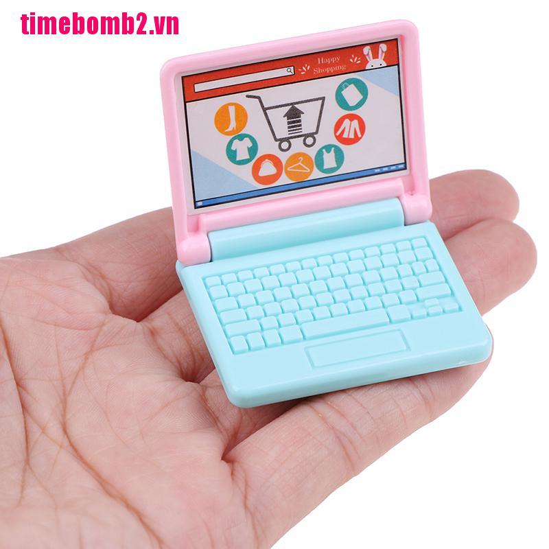 Mô Hình Máy Tính Và Búp Bê Trang Trí Nhà Cửa