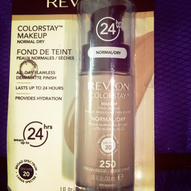 Kem nền Revlon