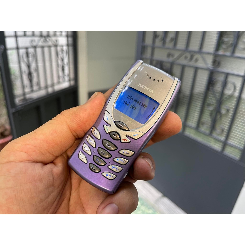 Điện thoại Nokia 8250 màu tím