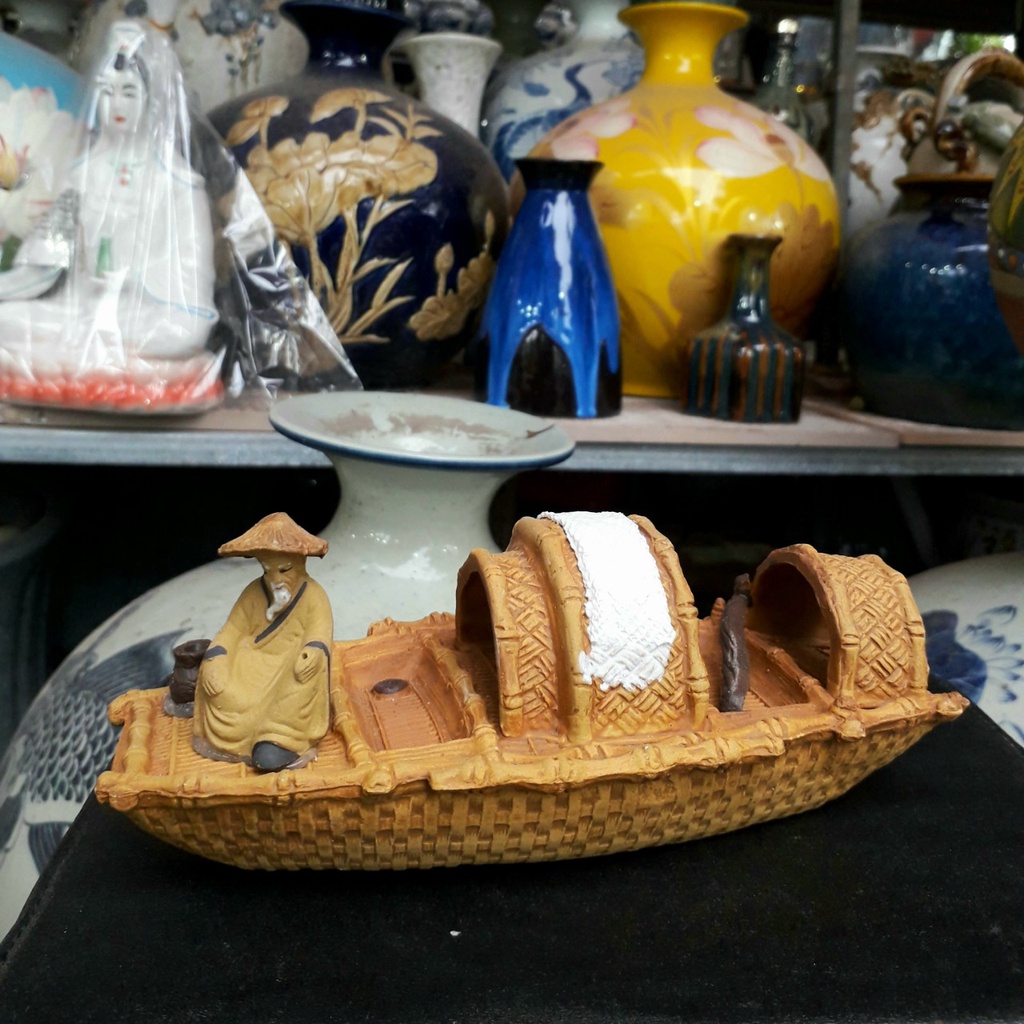 Tượng ông lão ngồi câu cá trên thuyền mini gốm sứ Bát Tràng - 19x7x6 cm làm mô hình trang trí tiểu cảnh, trang trí bể cá