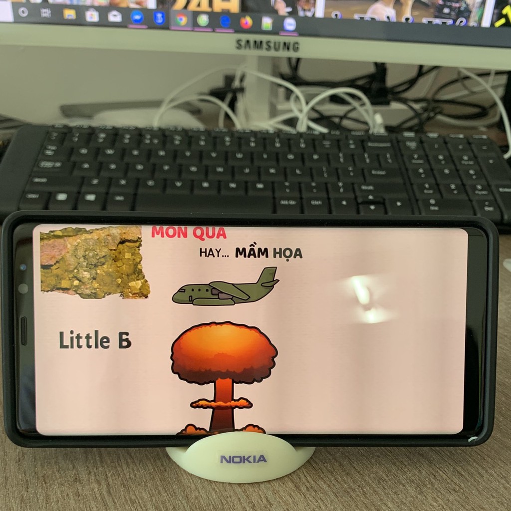 2021 - Đế dùng trưng bày điện thoại bằng nhựa cứng. | BigBuy360 - bigbuy360.vn