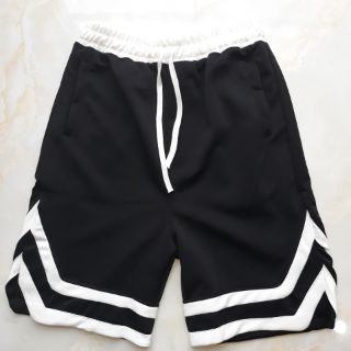 Quần V LINE shorts