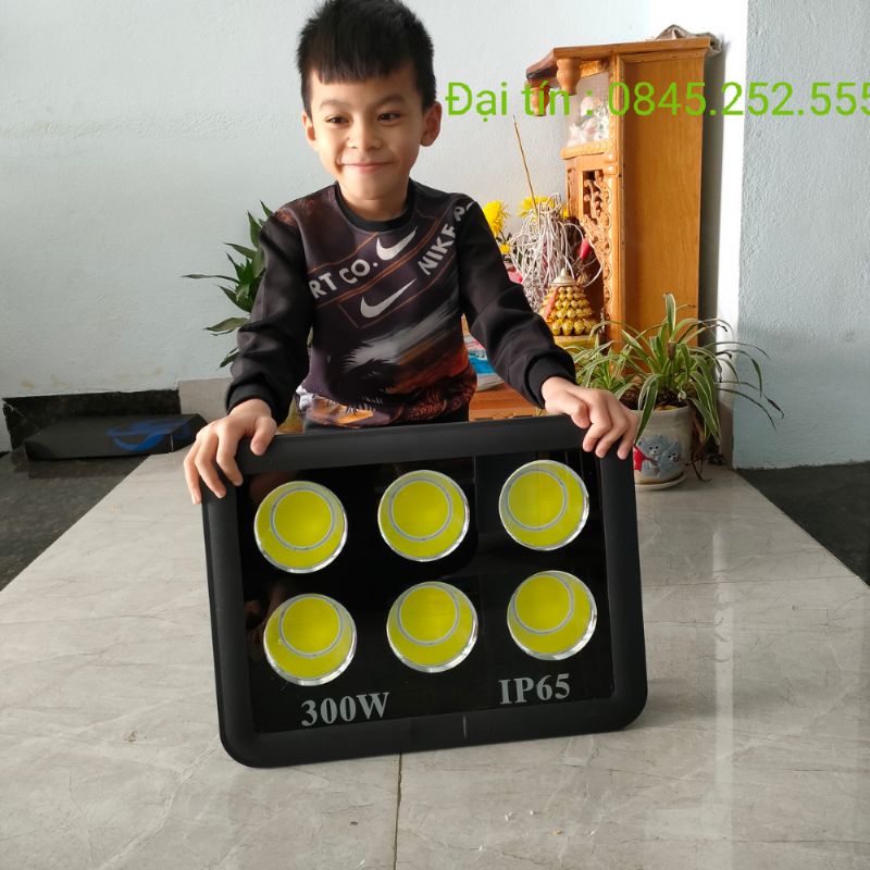 Đèn pha led ngoài trời dạng cốc siêu sáng 200W và 300W sử dụng công xưởng - sân bóng -công trình sử dụng không gian rộng