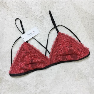 Áo lót thiết kế được làm từ ren và cotton
