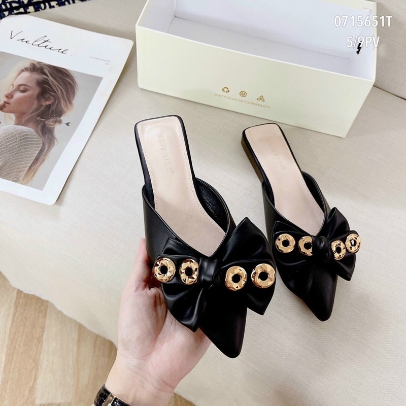 Giày sục mũi nhọn khoá bản nơ cách điệu vân tròn xinh trắng sang trọng chuẩn xịn f1.