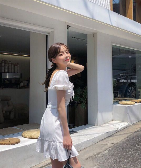 ĐẦM VÁY TRẮNG DÂY NƠ NGỰC CHÂN BÈO