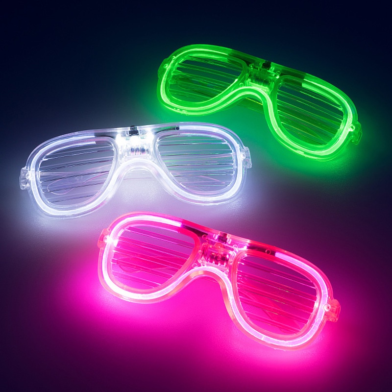 Mắt kính gắn đèn LED phát sáng độc đáo