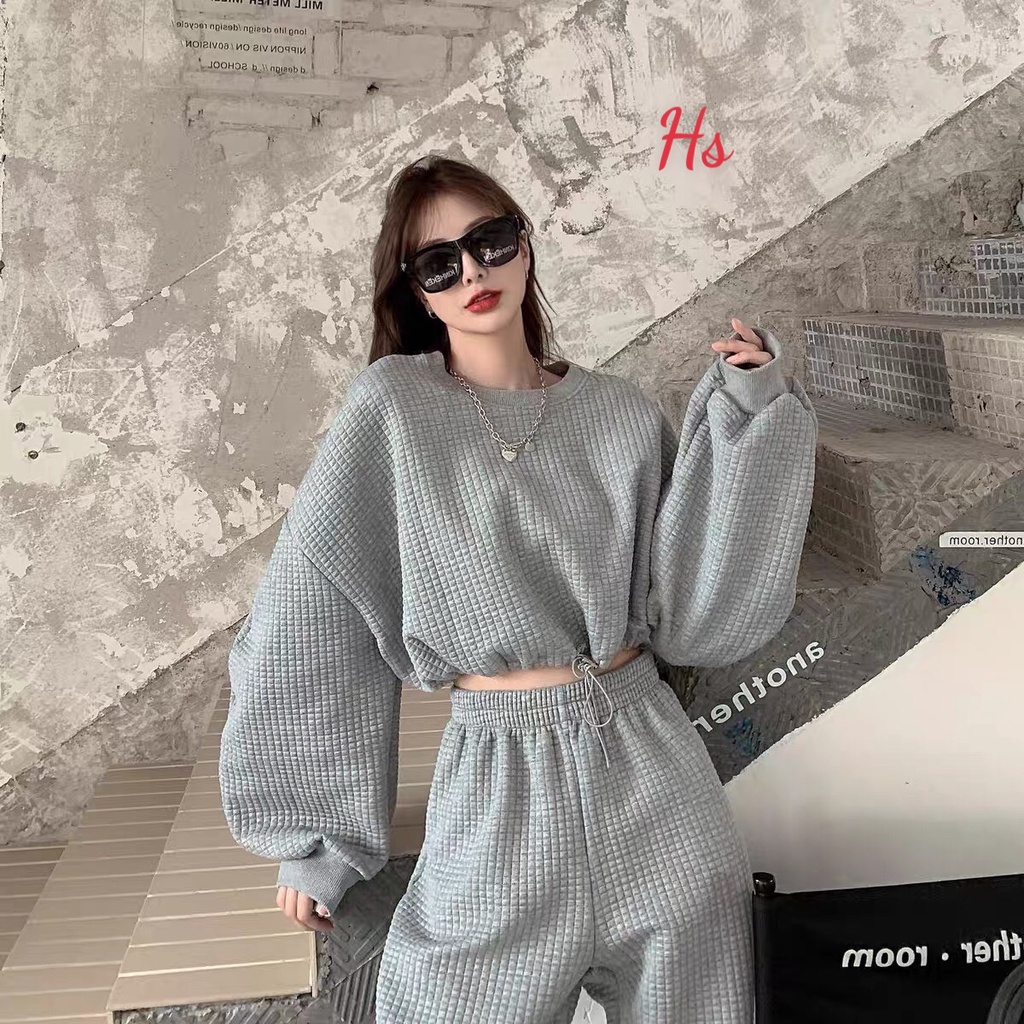 Áo croptop thụng dài tay  và quần jogger cùng màu, có 2 màu, chất cotton, đường gần kẻ ô cá tính
