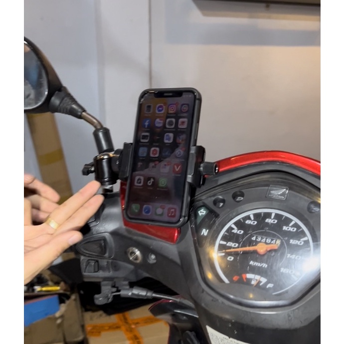 Pass gắn điện thoại trên xe loại xịn