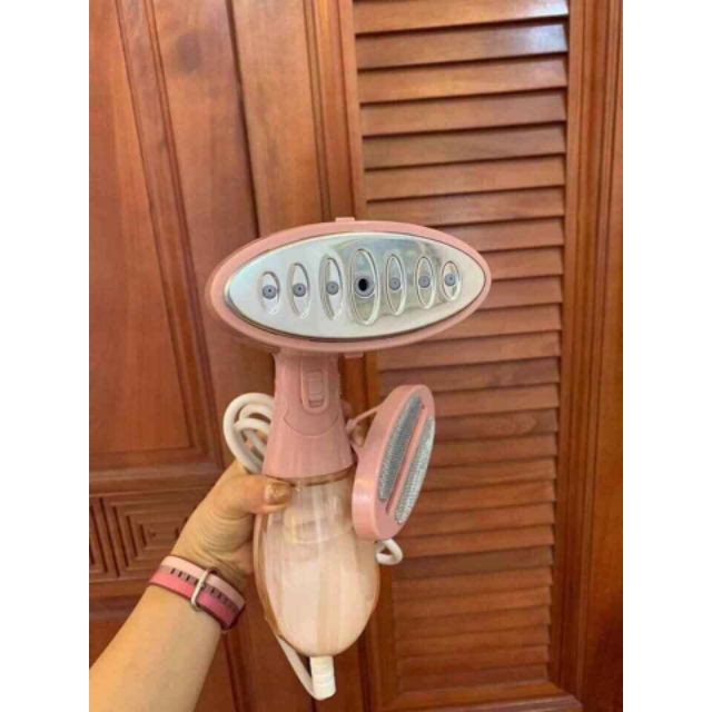 Bàn là hơi nước cầm tay