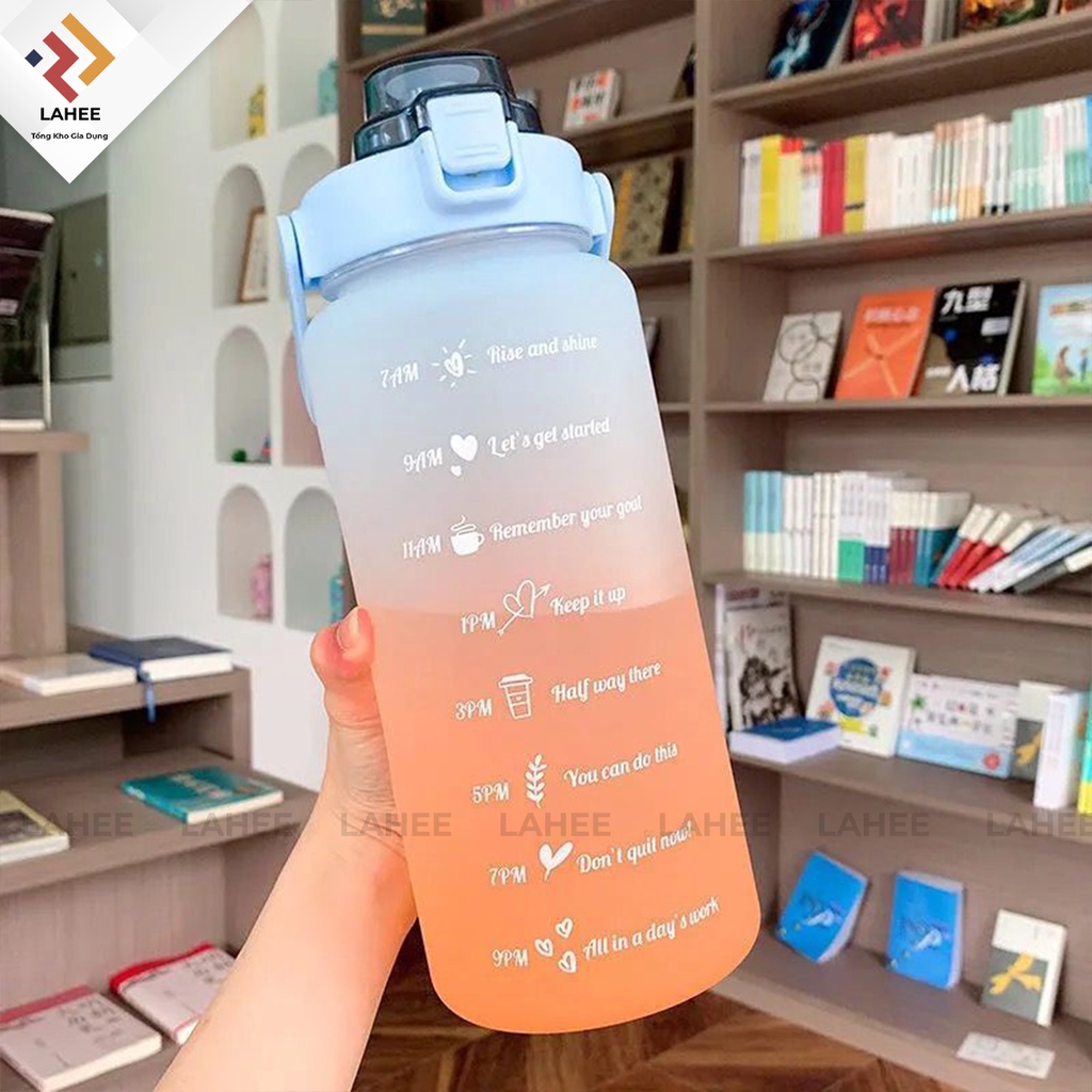 Bình đựng nước 2 lít có vạch chia nhắc giờ, bình nước cute 2L có ống hút - LAHEE 15BN2L