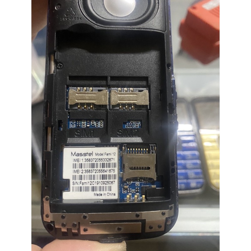 mastel fami 12 kèm xạc và pin