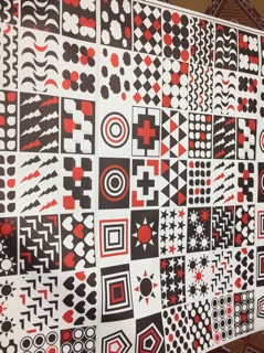Decal dán tường kttg đen trắng đỏ đen