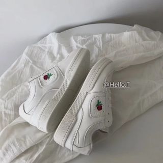 Giày thêu hoa hồng ulzzang