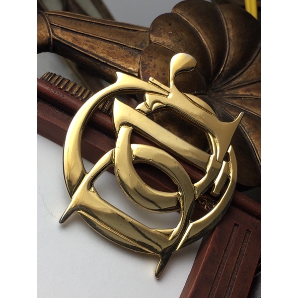 Cài áo vintage Dior- thiết kế logo