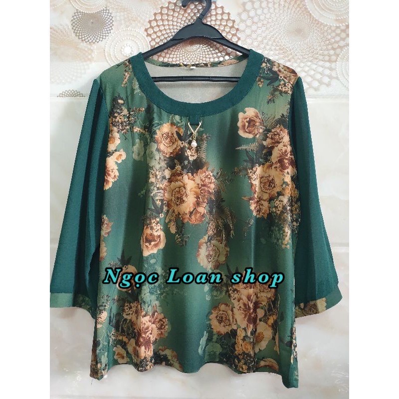 Áo thun hoa trung niên .