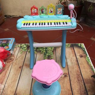 Hộp đàn Piano kèm ghế cho bé tập đàn hát
