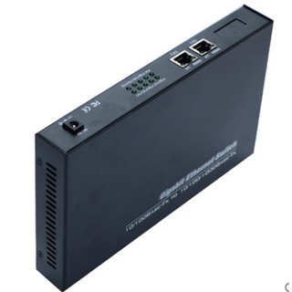 Switch quang 8 cổng RS-382S-W1-20,tích hợp chức năng chuyển đổi quang điện như một bộ converter quang