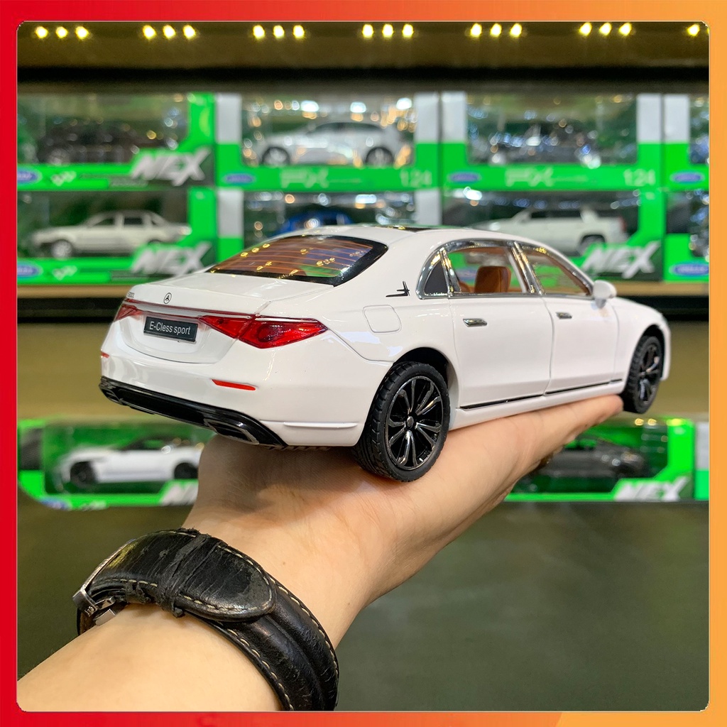 Mô hình xe Mercedes Benz E300 E-Class tỉ lệ 1:24 XHD