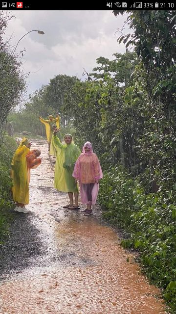 Áo mưa mặc 1 lần tiện dụng