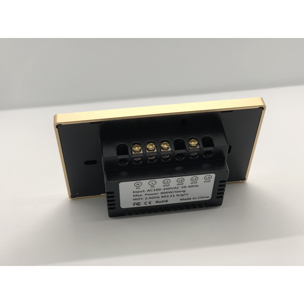 Công tắc thông minh chữ nhật Wifi Tuya. Viền vàng