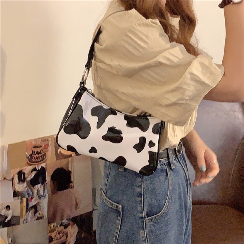 Túi kẹp nách da PU bóng hoạ tiết bò sữa 2 mặt Cow Trendy