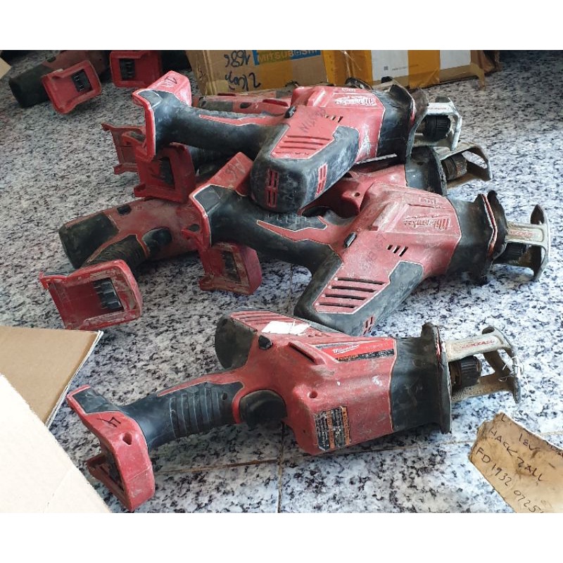 Cưa kiếm pin milwaukee 18v