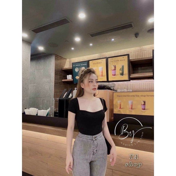 Áo len dệt kim cổ vuông lượn sóng
