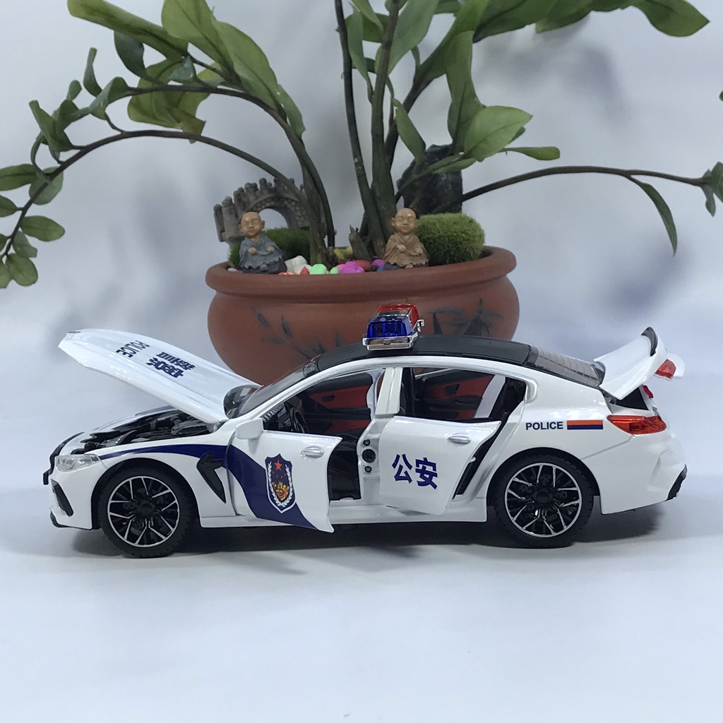 Mô hình xe cảnh sát BMW M8 bằng hợp kim tỷ lệ 1:24 có còi hú chuyên dụng