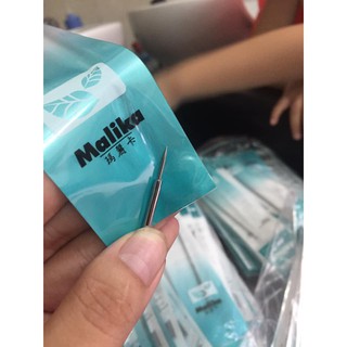 Que nặn mụn makila