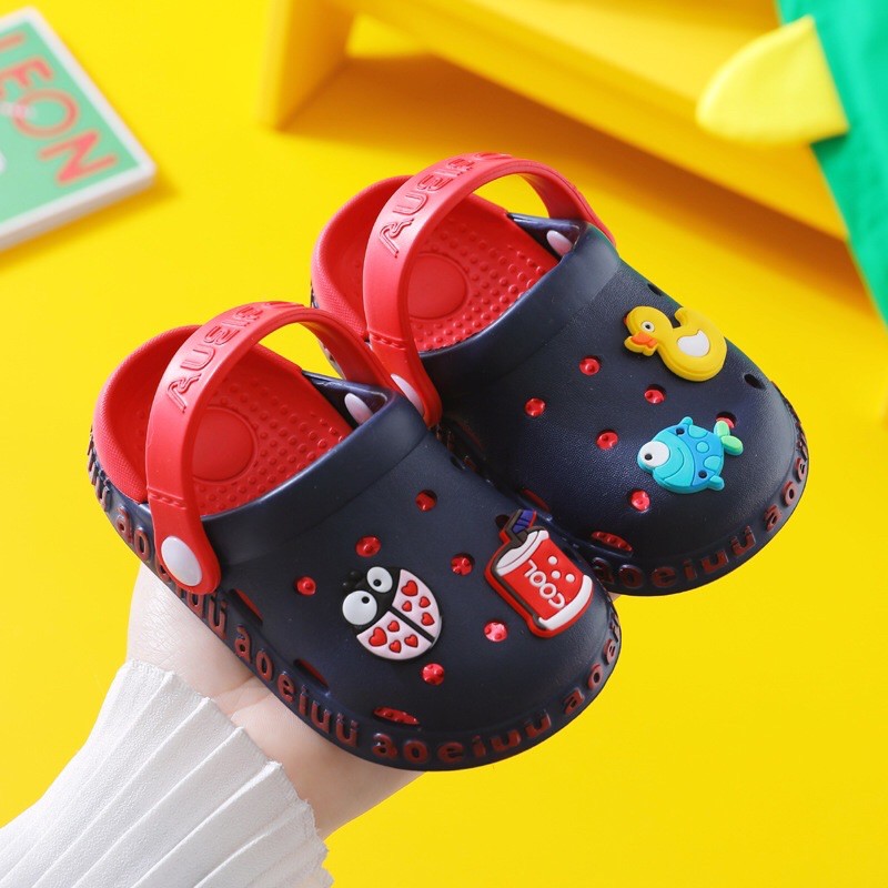 Crocs Giày Sandal Hình Bạch Tuộc / Vịt / Bọ Cánh Cứng Dễ Thương Cho Bé