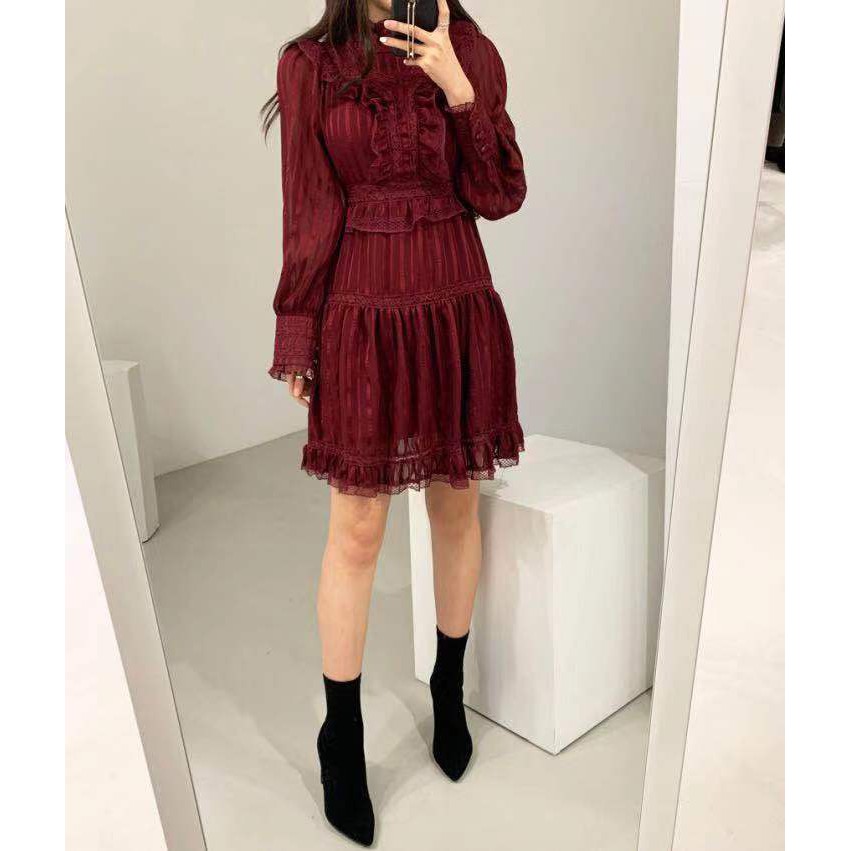 Váy Tầng Đỏ