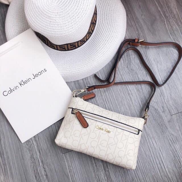 Túi đeo chéo CK Eva