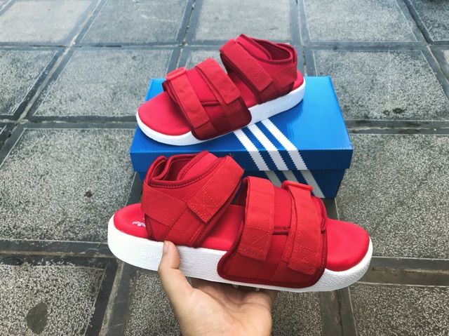 Sandal adilette dành cho nam và nữ