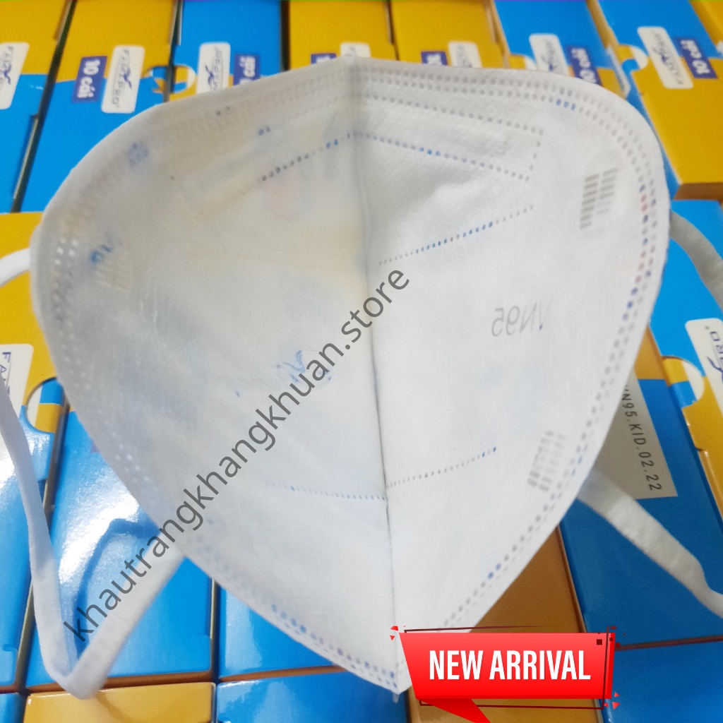 Khẩu trang N95 cho bé, Khẩu trang Famapro cho bé, 4 lớp, dễ đeo, ôm sát, hoa văn (Hôp 10 cái)
