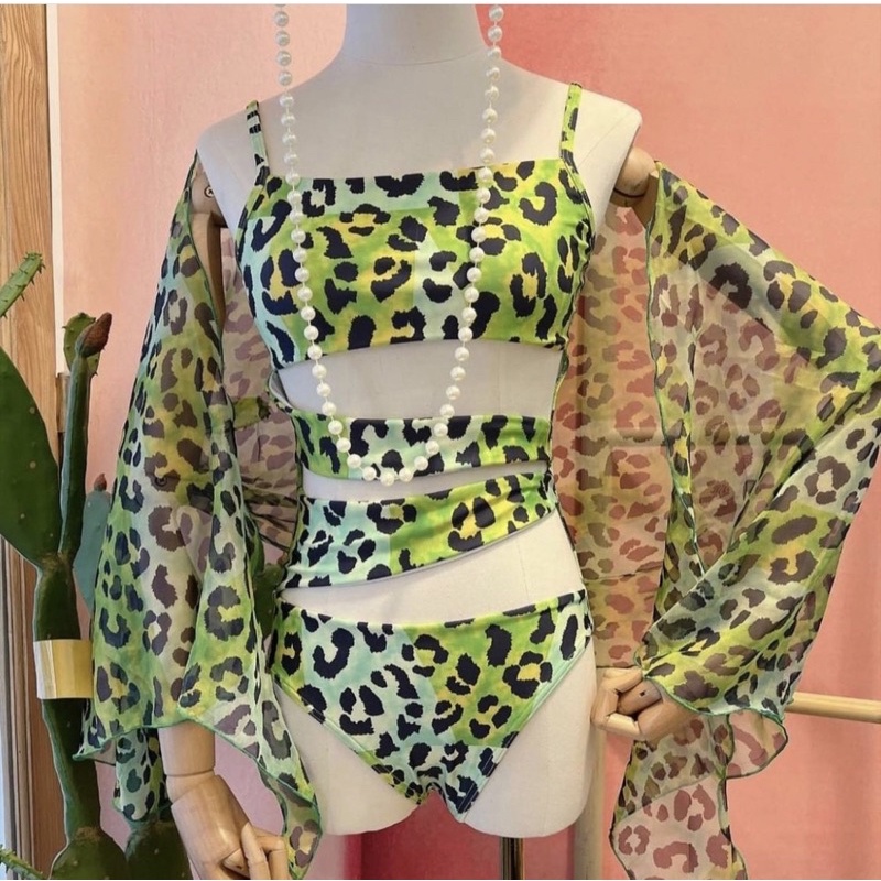 BIKINI set liền kèm khăn quấn hông hoạ tiết báo