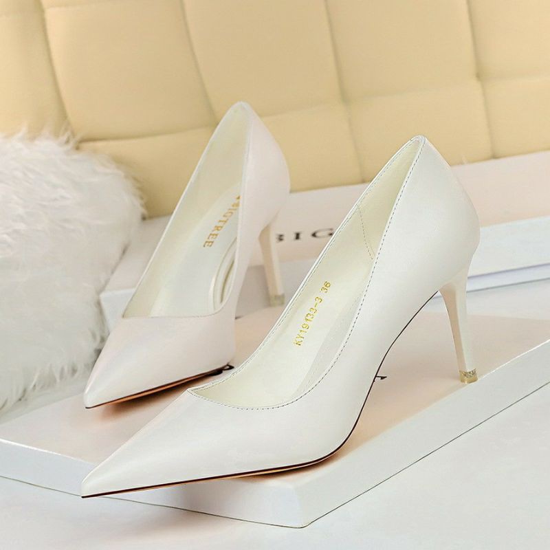 Giày cao gót bít mũi da lì 7cm có size lớn bigsize 40 41 42 43
