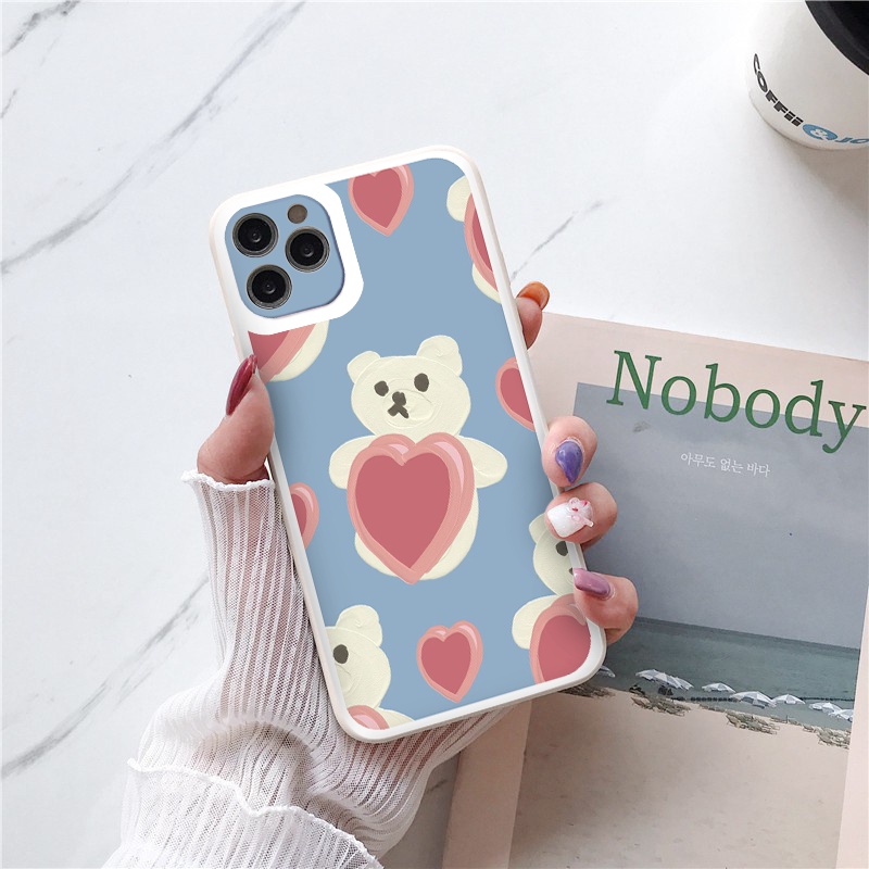 Ốp iphone - Ốp lưng iphone cạnh vuông viền camera gấu ôm tim dành cho ip 6 đến 14promax - ng090