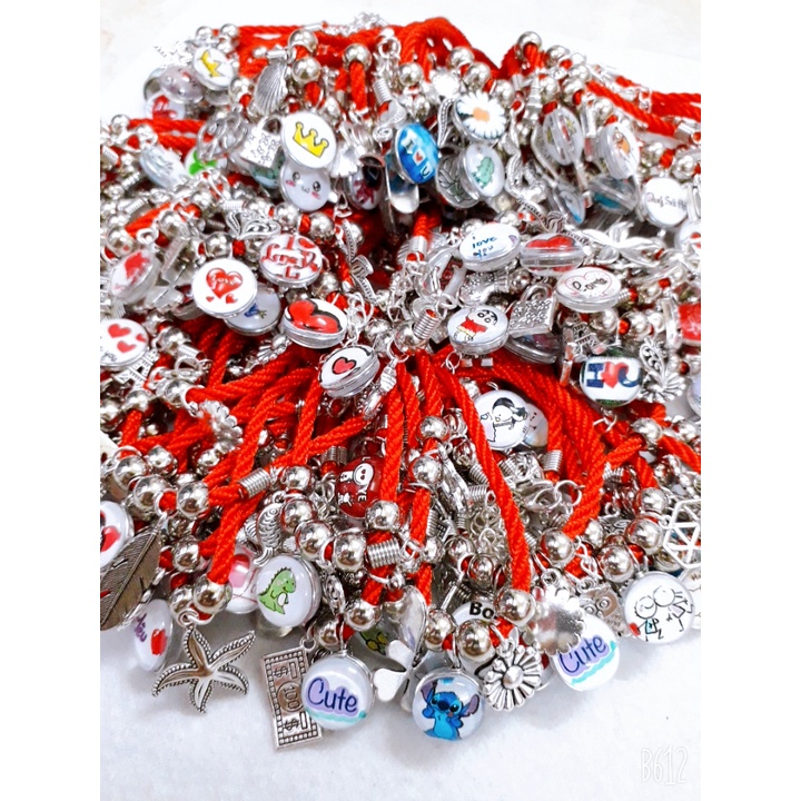 Sỉ 1 set 10 vòng tay hình hoạt hình dễ thương dây đỏ / dây đen mix charm