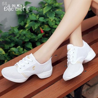 Tôi nghe nói giày khiêu vũ mùa hè nữ đế mềm trắng jump vuông với nhạc jazz