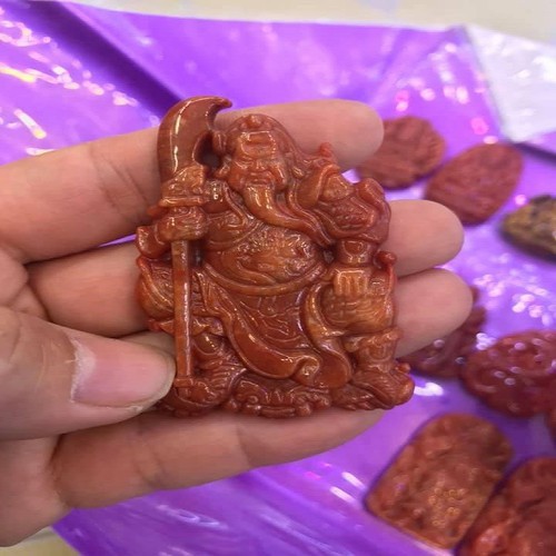 MẶT DÂY CHUYỀN QUAN CÔNG MÀU HUYẾT THIÊN NHIÊN - MẪU NGỒI.