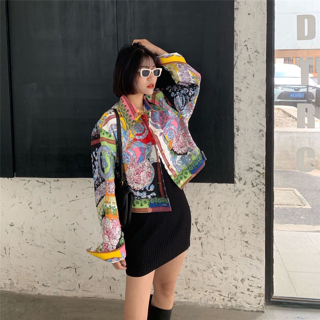 In autumn, the new style has a relaxed sense of design, short-style jackets are fashionable and have the temperament of getting younger and younger.