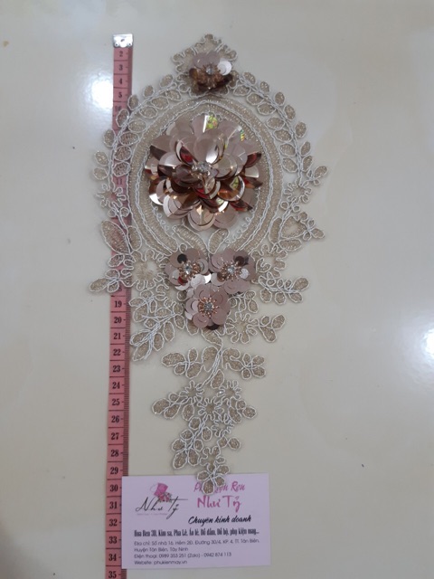 Ren đắp áo dài hình mặt nguyệt đẹp xinh