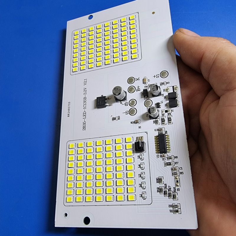 bảng đèn led 33w 126 led nhỏ 2385 /3v-4.2v (điều khiển mua riêng)